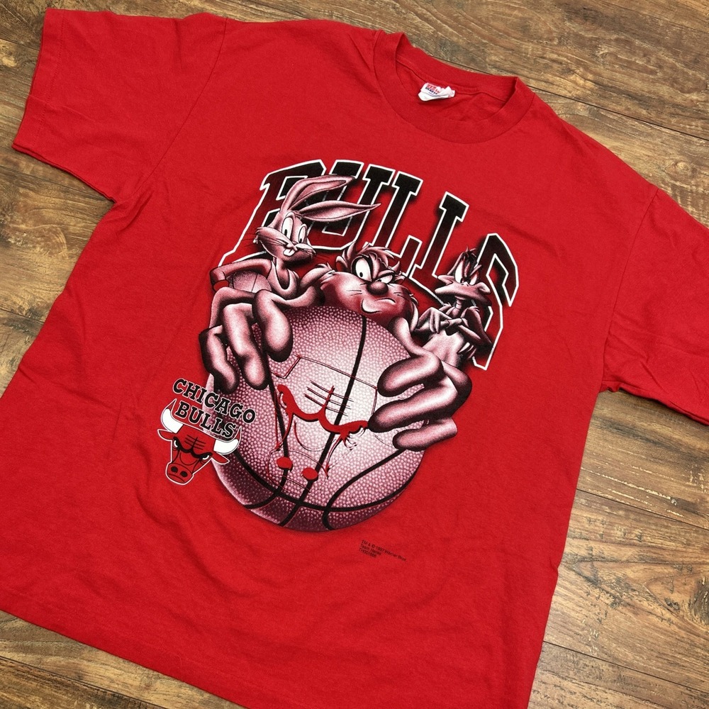 Vintage Chicago Bulls T Shirt‎ RARE Looney Tunes Taz Bugs Bunny 1997 Red Graphic